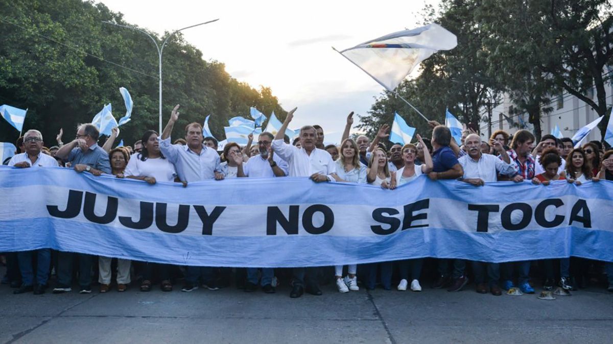 Multitudinaria marcha en Jujuy en contra del proyecto de intervenir la Justicia.