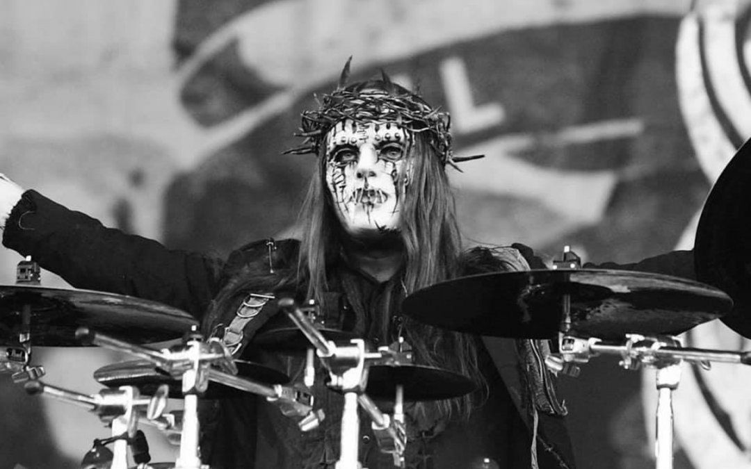 La familia confirmó el fallecimiento de Joey Jordison a los 46 años de edad. Fue uno de los grandes bateristas de Slipknot.