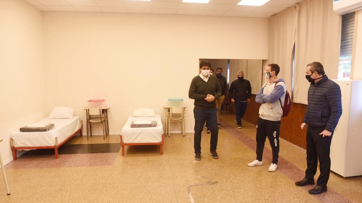 El intendente Pablo Javkin recorri&oacute; uno de los albergues inaugurados