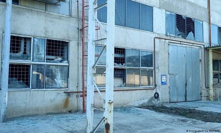 El bombardeo reventó los vidrios de unas cien ventanas en el edificio de la central Ucrania del Sur, según Energoatom. El bombardeo reventó los vidrios de unas cien ventanas en el edificio de la central Ucrania del Sur, según Energoatom.