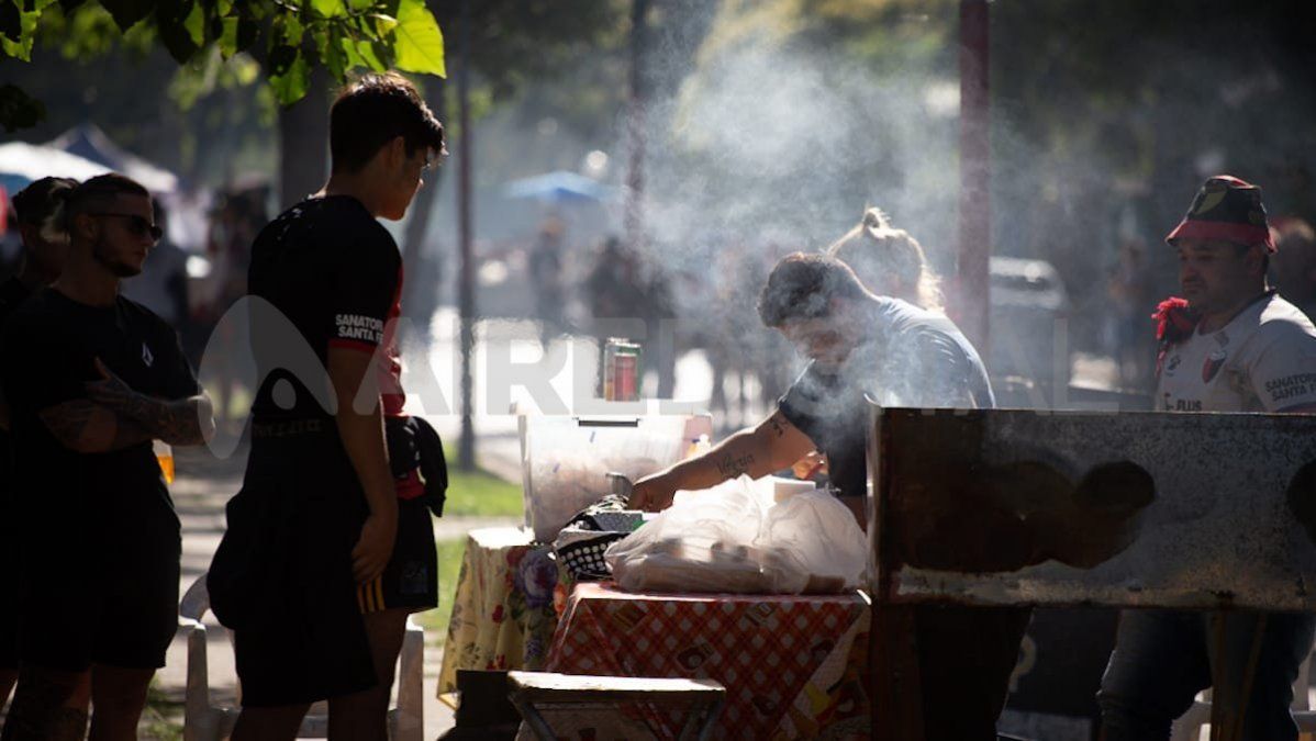 La previa de los hinchas sabaleros en J.J. Paso genera cada vez más malestar entre los vecinos de barrio Sur.