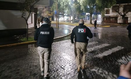 La Policía de Investigaciones de Santa Fe realizó 11 allanamientos simultáneos. La Policía de Investigaciones de Santa Fe realizó 11 allanamientos simultáneos.