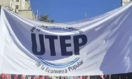 Miembros de la cooperativa (UTEP se movilizaban a la Municipalidad de Lanús para denunciar una supuesta “desproporción presupuestaria”, un territorio comandado por Julián Álvarez. Miembros de la cooperativa (UTEP se movilizaban a la Municipalidad de Lanús para denunciar una supuesta “desproporción presupuestaria”, un territorio comandado por Julián Álvarez.