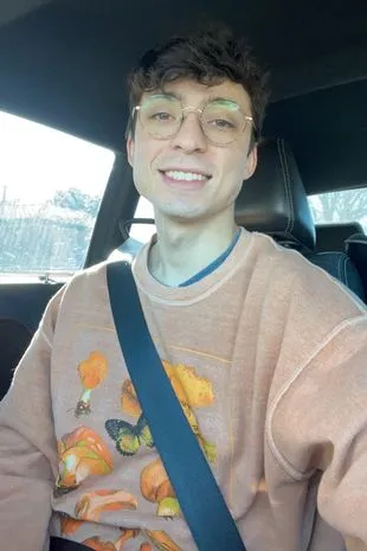 Conner tiene 23 años y trabaja en una planta empacadora de carne.