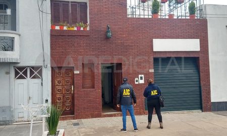 Uno de los allanamientos se concretó en una vivienda de barrio Candioti norte en la capital santafesina Uno de los allanamientos se concretó en una vivienda de barrio Candioti norte en la capital santafesina