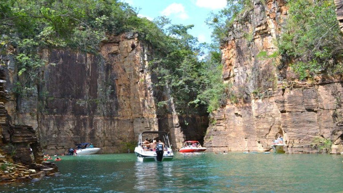 Semana a semana las embarcaciones se dirigen al Lago de Furnas para disfrutar del paisaje.