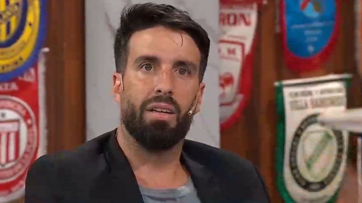 El periodista lanzó comentarios fuera de lugar y a modo de burla mientras hablaba del ataque que sufrió un local inclusivo. &nbsp;