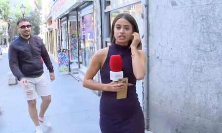 El suceso ocurrió este martes, cuando la reportera Isa Balado informaba sobre un robo para la cadena Cuatro. El suceso ocurrió este martes, cuando la reportera Isa Balado informaba sobre un robo para la cadena Cuatro.