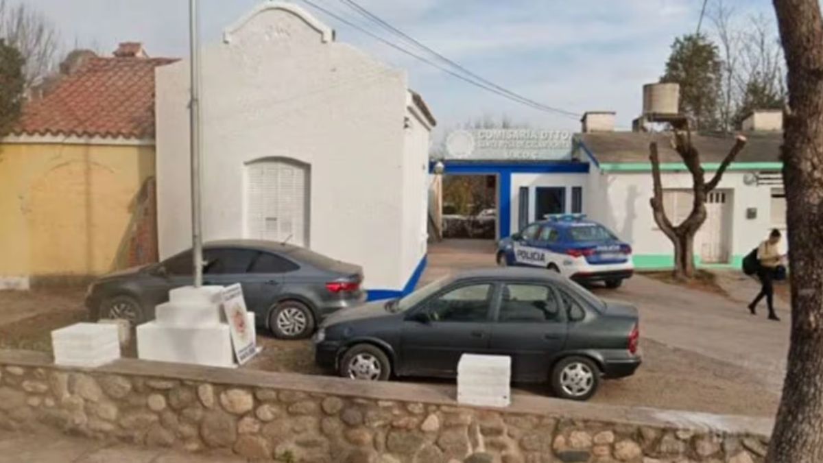 La Policía secuestró la pistola de aire comprimido. La Policía secuestró la pistola de aire comprimido.