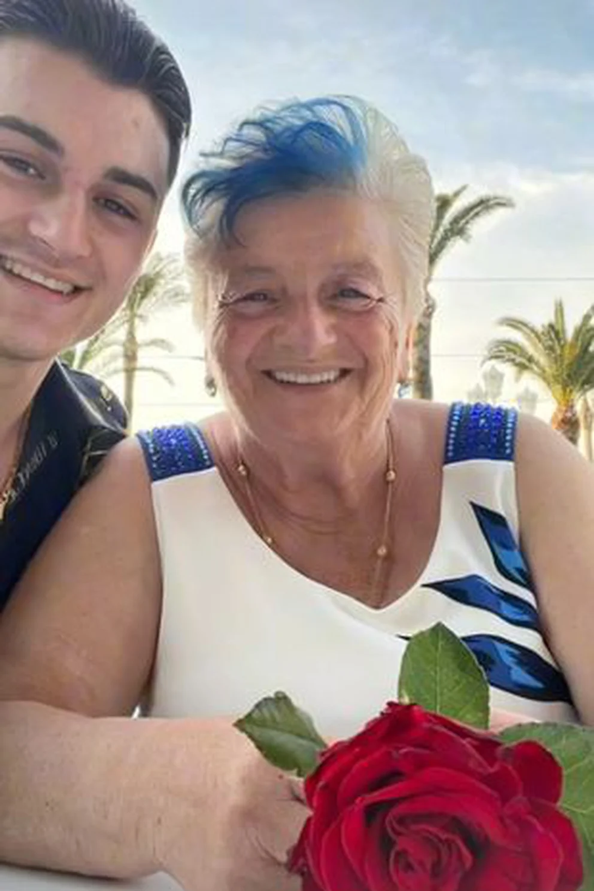 El joven tiene 19 años, su novia 76, pero a pesar de eso dicen que se van a casar. 
