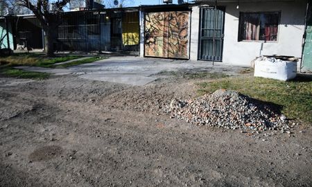 El primero de los homicidios se registró en Calle 1735 (Luis Ouvrard) al 8000, en barrio Godoy. El primero de los homicidios se registró en Calle 1735 (Luis Ouvrard) al 8000, en barrio Godoy.