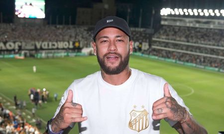 neymar llego a brasil y fue presentado oficialmente en su nuevo club: el principe regreso neymar llego a brasil y fue presentado oficialmente en su nuevo club: el principe regreso
