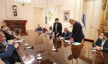 Alberto Fernández: Me pone muy contento haber llegado a este acuerdo, para mí es un honor poder firmarlo. Alberto Fernández: Me pone muy contento haber llegado a este acuerdo, para mí es un honor poder firmarlo.