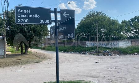 Durante la madrugada de este martes, delincuentes ingresaron a una vivienda de Ángen Casanello al 3800. Durante la madrugada de este martes, delincuentes ingresaron a una vivienda de Ángen Casanello al 3800.