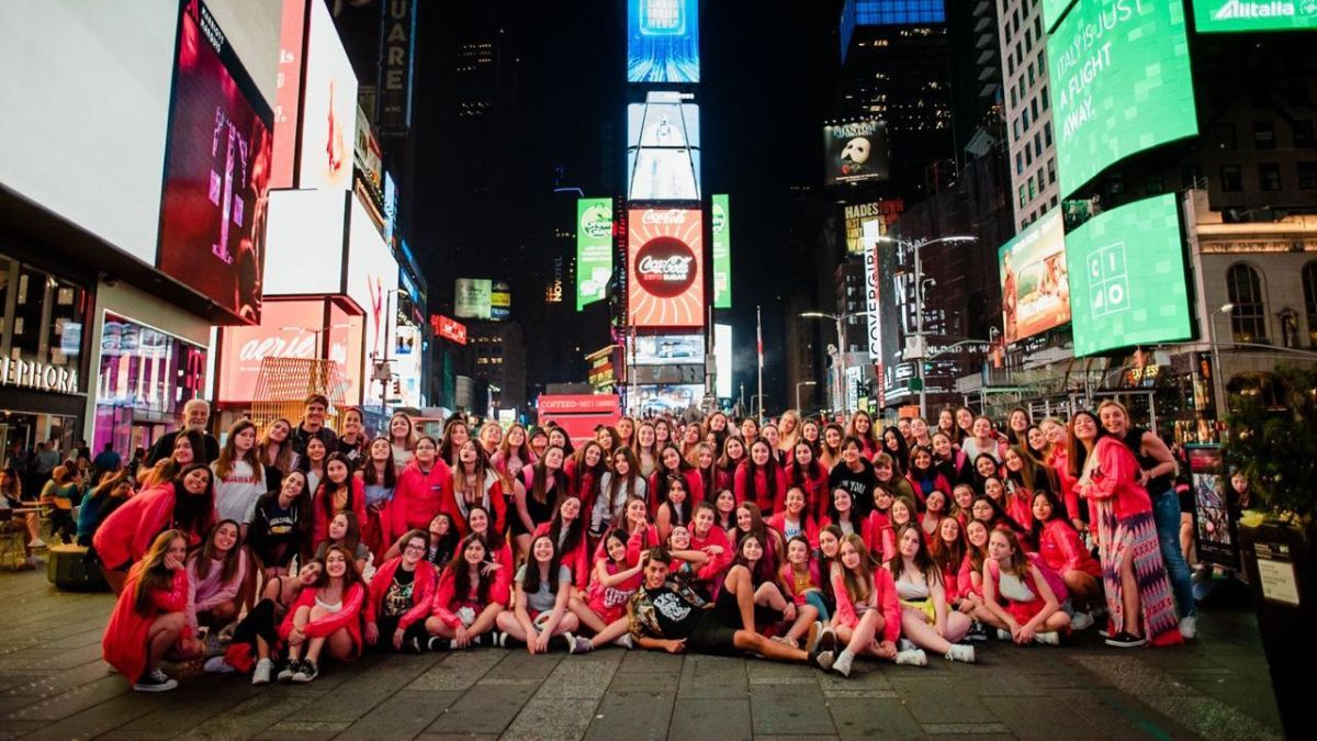 Representantes de Expertur adelantaron en AIRE una batería de propuestas para quinceañeras y la familia que combinan diversión, cultura y planificación flexible. Representantes de Expertur adelantaron en AIRE una batería de propuestas para quinceañeras y la familia que combinan diversión, cultura y planificación flexible.
