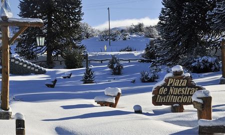 La sentencia reconoce la existencia de la Municipalidad de Villa Pehuenia, pero exige que se contemplen los derechos políticos de los pueblos originarios. La sentencia reconoce la existencia de la Municipalidad de Villa Pehuenia, pero exige que se contemplen los derechos políticos de los pueblos originarios.