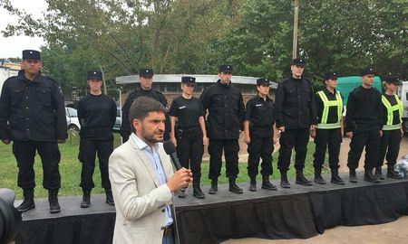 pullaro dio inicio a la distribucion de los nuevos uniformes policiales pullaro dio inicio a la distribucion de los nuevos uniformes policiales