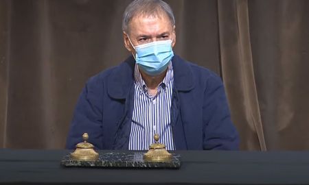 El hisopado le dio negavito, pero permanecerá aislado junto a su esposa. El hisopado le dio negavito, pero permanecerá aislado junto a su esposa.