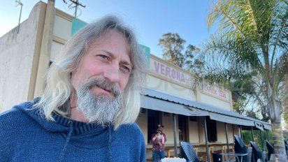 Una tradición entrañable: el Almacén Verona celebra este 1° de agosto el ritual de la caña con ruda