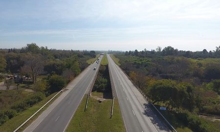 Las estructuras se ubican sobre el río Carcarañá y en cercanías al acceso a Coronda. Las estructuras se ubican sobre el río Carcarañá y en cercanías al acceso a Coronda.