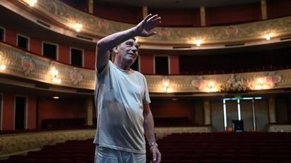 Por el Día del Empleado Municipal, Santa Fe reconoció al guardián técnico del Teatro 1° de Mayo