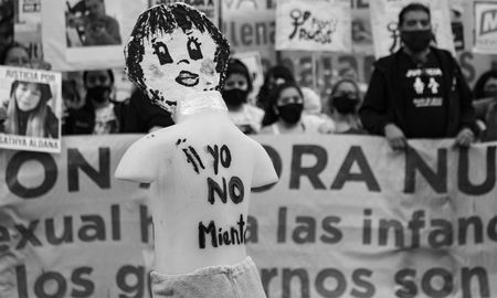 El 80% de los casos de abuso sexual infantil se producen en el ámbito intrafamiliar. El 80% de los casos de abuso sexual infantil se producen en el ámbito intrafamiliar.
