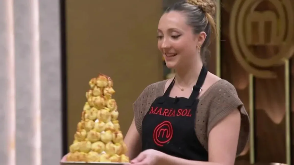 Los participantes de MasterChef presentaron sus propias versiones de un postre francés llamado "Croquembouche".