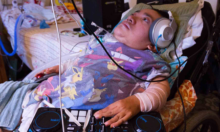 Daniel Amaya, el DJ hispano que triunfa pese a su osteogenesis imperfecta Daniel Amaya, el DJ hispano que triunfa pese a su osteogenesis imperfecta