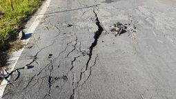 altText(Sigue el corte en la Ruta 1 por el hundimiento de una alcantarilla: 