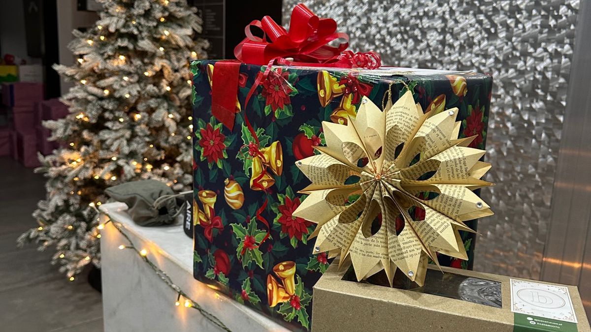 La campaña solidaria que AIRE impulsa junto al Movimiento Los Sin Techo continúa sumando cajas navideñas. La campaña solidaria que AIRE impulsa junto al Movimiento Los Sin Techo continúa sumando cajas navideñas.