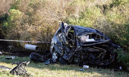 En el choque frontal falleció la conductora de la camioneta Suran negra y su bebé de seis meses. En el choque frontal falleció la conductora de la camioneta Suran negra y su bebé de seis meses.
