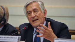 El gobernador de San Luis cargó contra el Gobierno: lo acusó de administrar “mal” y de presionar las provincias El gobernador de San Luis cargó contra el Gobierno: lo acusó de administrar “mal” y de presionar las provincias