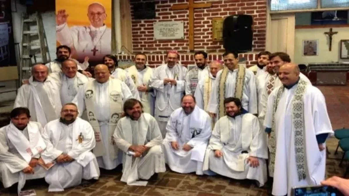 La iniciativa contó con el apoyo del arzobispo de Buenos Aires, monseñor Jorge Ignacio García Cuerva, y es encabezada por el obispo Gustavo Carrara, vicario general de la arquidiócesis y responsable de la Pastoral de las Villas de la ciudad de Buenos Aires. La iniciativa contó con el apoyo del arzobispo de Buenos Aires, monseñor Jorge Ignacio García Cuerva, y es encabezada por el obispo Gustavo Carrara, vicario general de la arquidiócesis y responsable de la Pastoral de las Villas de la ciudad de Buenos Aires.