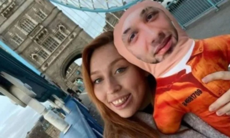 Una joven inglesa comenzó una relación virtual con un detenido a través de un sitio web. Ahora ella se mudará a Estados Unidos para contraer matrimonio. Una joven inglesa comenzó una relación virtual con un detenido a través de un sitio web. Ahora ella se mudará a Estados Unidos para contraer matrimonio.