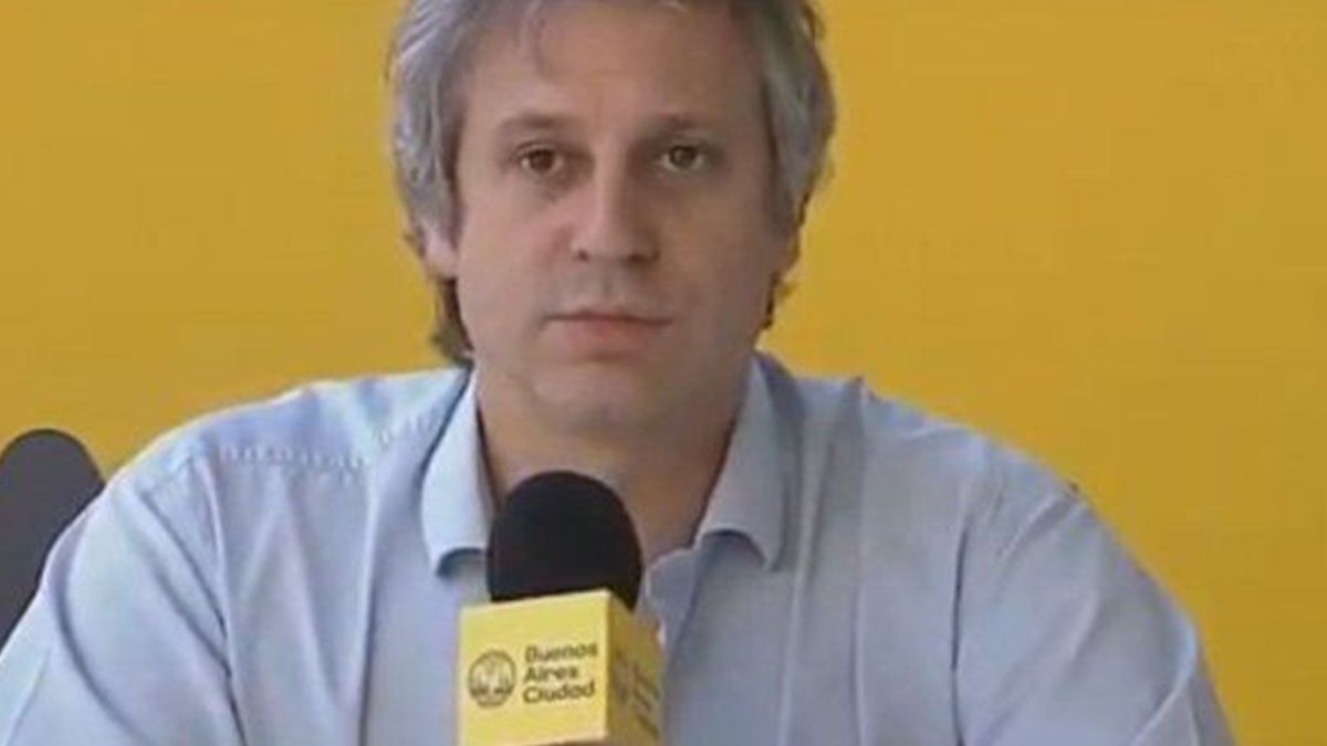 El Gobierno de la Ciudad de Buenos Aires advirtió que no acatará el fallo del juez porteño Roberto Gallardo que ordenó cesar inmediatamente con el operativo policial alrededor de la casa de la vicepresidenta Cristina Kirchner.&nbsp;