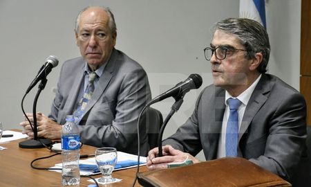 Por primera vez en la historia del Derecho universal, un juez declara inconstitucional una Constitución, dijo el abogado José Luis Vázquez, defensor de Armando Traferri. Por primera vez en la historia del Derecho universal, un juez declara inconstitucional una Constitución, dijo el abogado José Luis Vázquez, defensor de Armando Traferri.