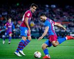 Sergio Kun Agüero, que sufrió una arritmia cardíaca este sábado, permanecerá internado otras 48 horas, informó el Barcelona. Sergio Kun Agüero, que sufrió una arritmia cardíaca este sábado, permanecerá internado otras 48 horas, informó el Barcelona.