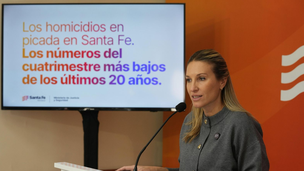 La vocera Virginia Coudannes durante una conferencia.&nbsp;