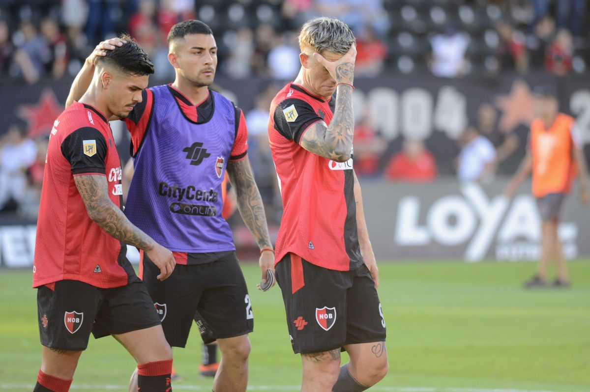 Todo ocurrió luego de la derrota de Newell's ante Central Córdoba, a 200 metros del estadio. Todo ocurrió luego de la derrota de Newell's ante Central Córdoba, a 200 metros del estadio.