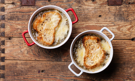 Sopa de cebolla sencilla y económica: una receta rápida para disfrutar en casa Sopa de cebolla sencilla y económica: una receta rápida para disfrutar en casa
