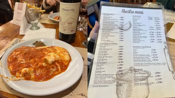 Fue a comer a La Fonda del Tío en Bariloche y pidió milanesa napolitana con papas fritas: cuánto gastó