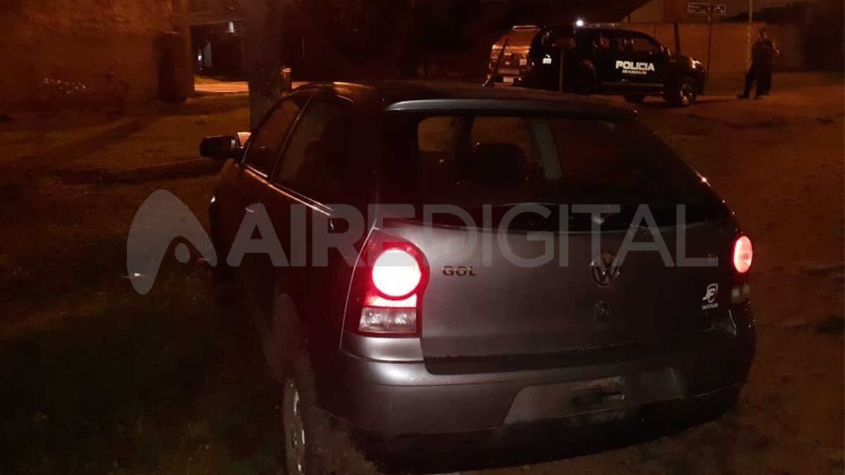 El coche encontrado en los primeros minutos de este martes no tenía la chapa patente colocada.
