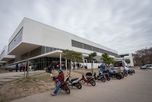 Mientras acompañaba a su pareja internada desde hacía varios días, un hombre sufrió el robo de la moto que había dejado estacionada frente al nuevo Hospital Iturraspe Mientras acompañaba a su pareja internada desde hacía varios días, un hombre sufrió el robo de la moto que había dejado estacionada frente al nuevo Hospital Iturraspe