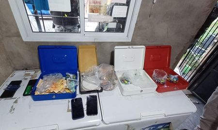 En los allanamientos en Santo Tomé se incautó droga fraccionada, dinero en efectivo, un arma de fuego y diversos elementos vinculados a la comercialización. En los allanamientos en Santo Tomé se incautó droga fraccionada, dinero en efectivo, un arma de fuego y diversos elementos vinculados a la comercialización.