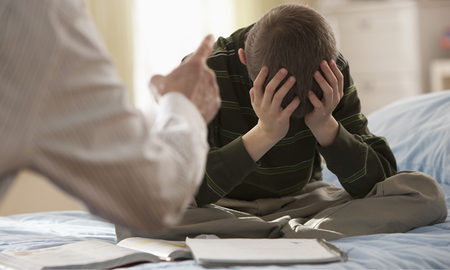 Identificar y transformar los patrones de comunicación tóxica en el entorno familiar es fundamental para romper el ciclo de violencia emocional intergeneracional. Identificar y transformar los patrones de comunicación tóxica en el entorno familiar es fundamental para romper el ciclo de violencia emocional intergeneracional.