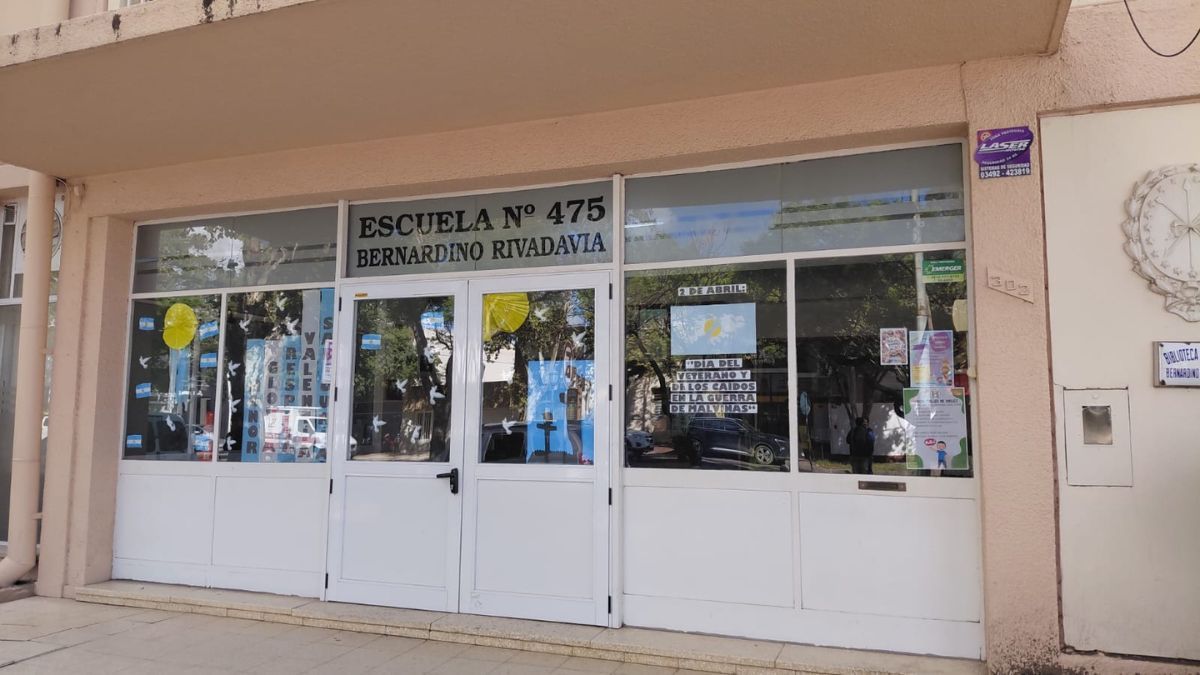 Cuatro patrulleros acudieron a la Escuela Rivadavia de Rivadavia tras activarse el protocolo