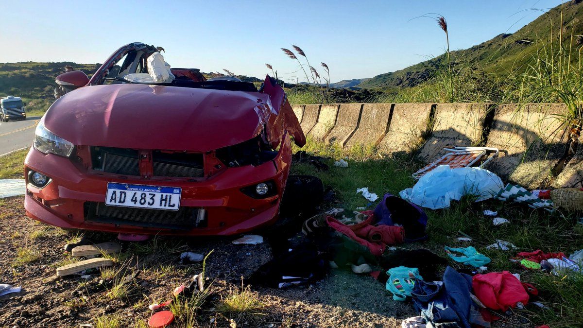 Una familia entera murió tras un choque frontal entre un auto y un colectivo