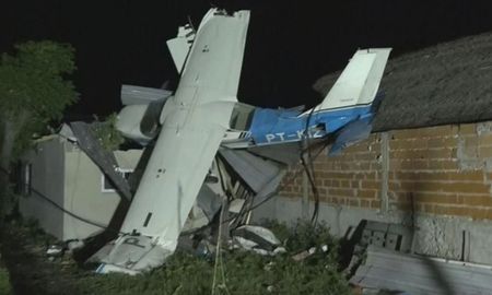 una avioneta cayo en una casa, y salvaron milagrosamente sus vidas una avioneta cayo en una casa, y salvaron milagrosamente sus vidas