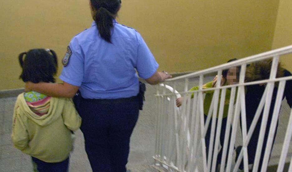 El hecho se conoce al mismo tiempo que otro caso se presunto abuso contra una menor conmovía a la provincia. Una niña de once años le dijo a su maestra que su padre la ultrajaba desde hacía un año.