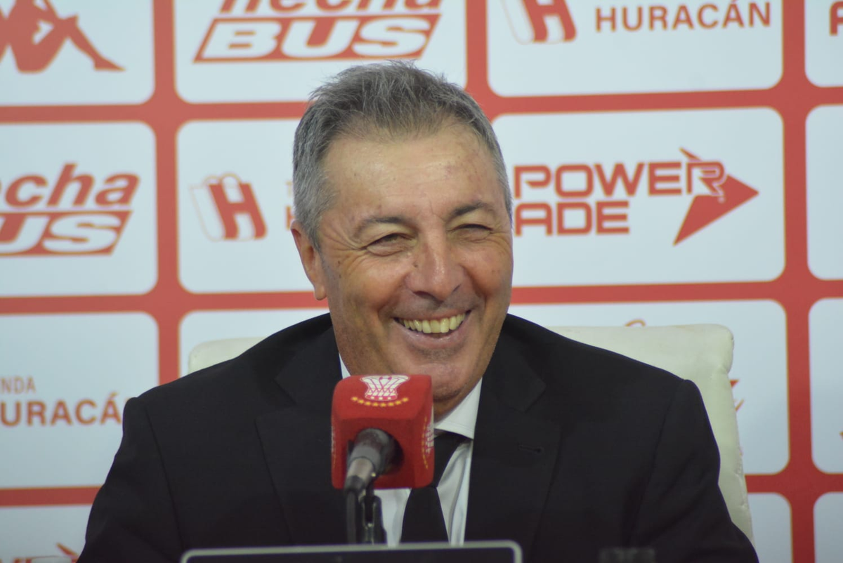 Frank Kudelka infló el pecho tras el triunfo de Huracán ante River.